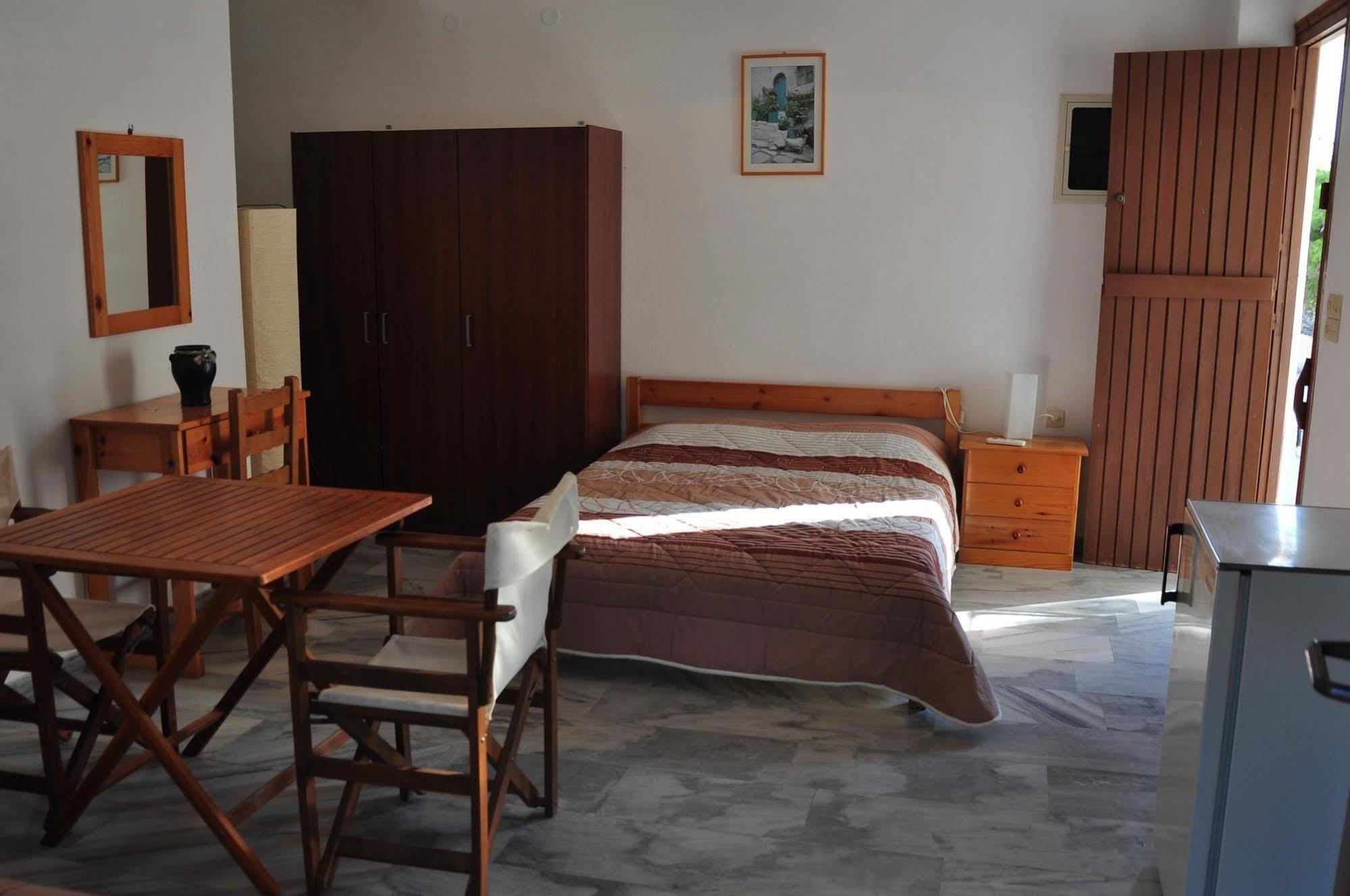 Michalis Apartments Near The Beaches With Sea View Páros Exterior foto