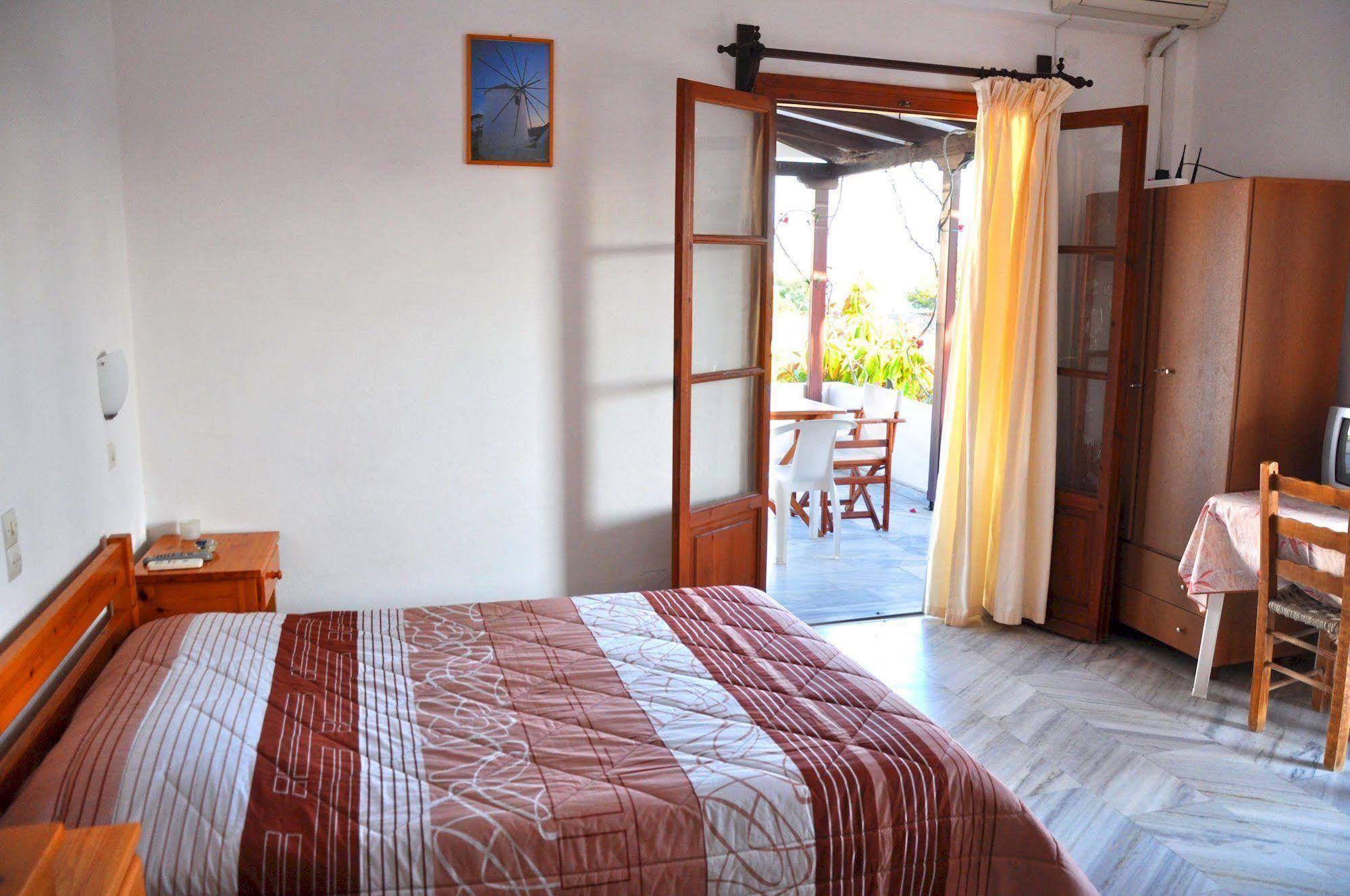 Michalis Apartments Near The Beaches With Sea View Páros Exterior foto