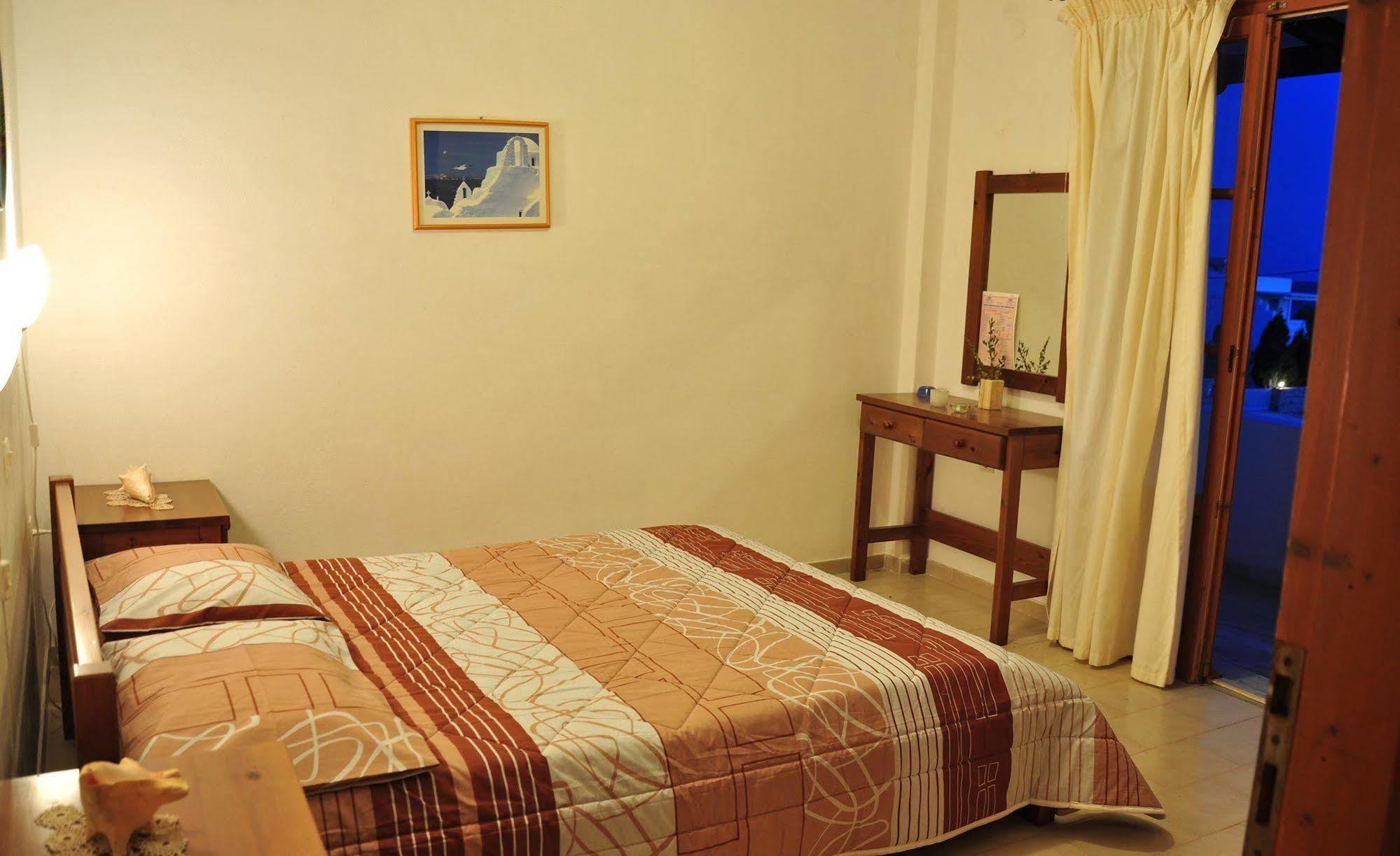 Michalis Apartments Near The Beaches With Sea View Páros Exterior foto